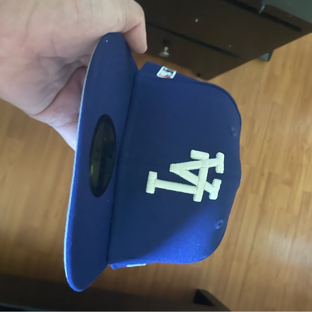 Men’s upside down LA hat size : 7 5/8